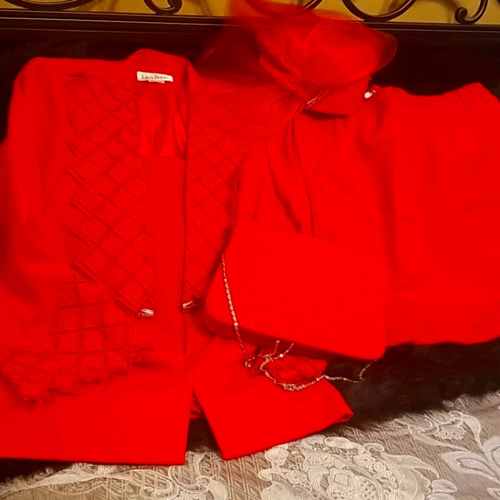 Women's red 2 piece skirt suit with hat & purse
